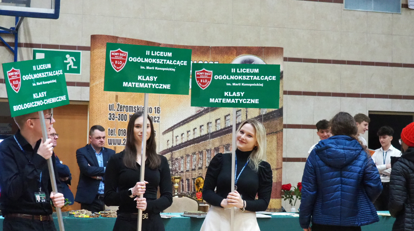 Zdjęcie Targi Szkół 2024 (12)a71c3657-1608-4f3c-a742-7aa464bf9c95.jpg w galerii Targi Szkół i Dzień Otwarty w II LO - 11.03.2024 r.